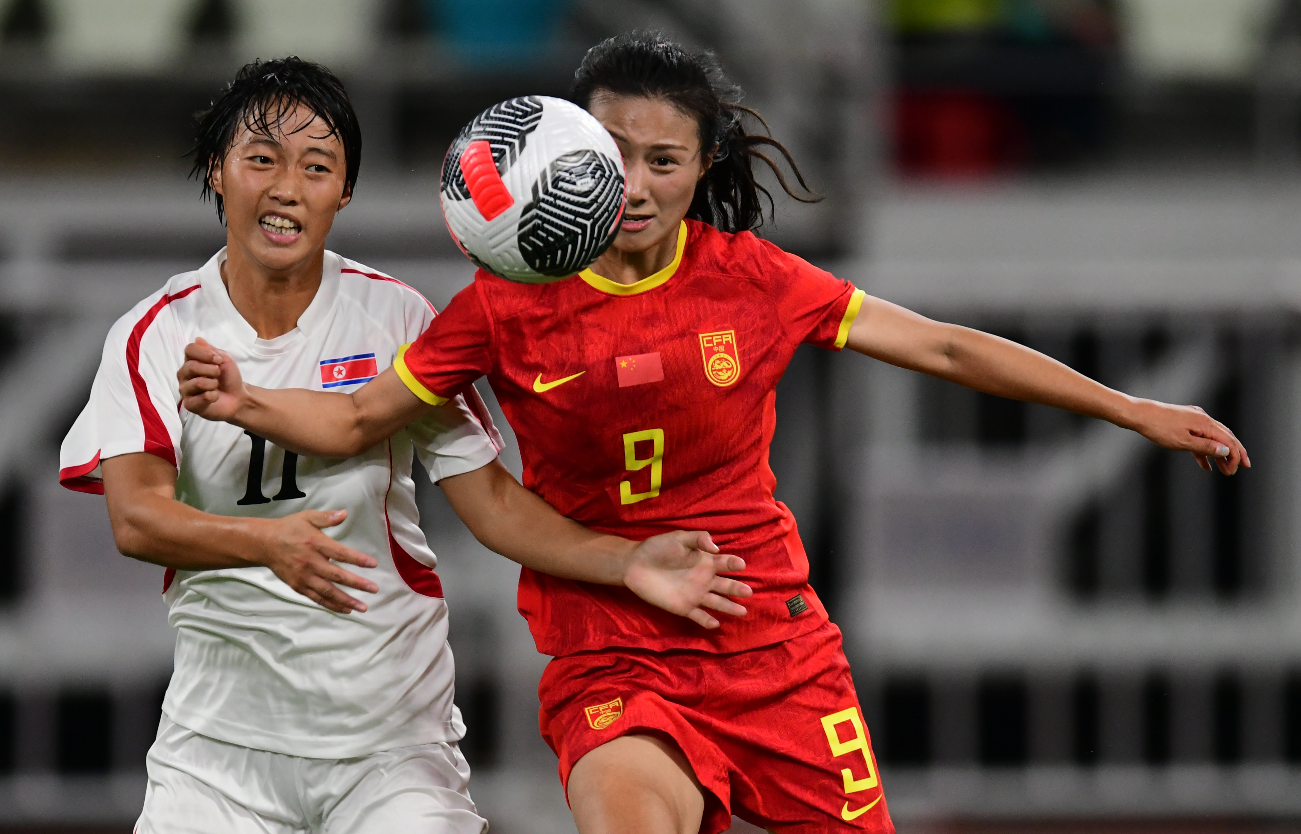 国际女子足球赛事中，中国队获得亮眼表现