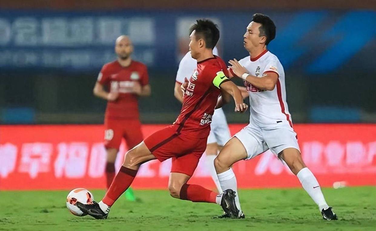 势均力敌！球场上的双方难解难分