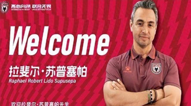阿贾克斯主场失利，主教练呼吁球队团结一心