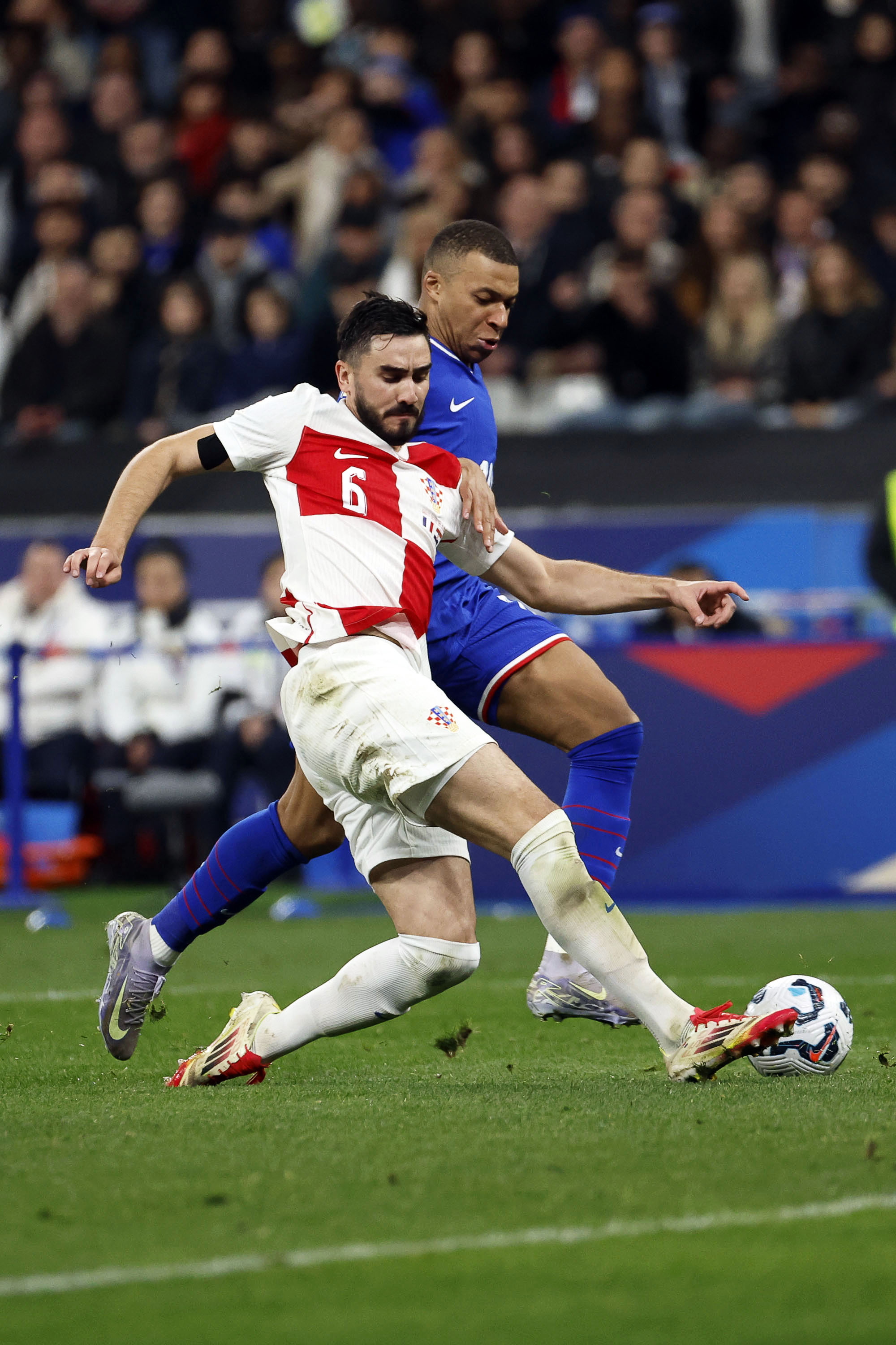 欧国联赛半决赛精彩回放,球迷欢呼不已 欧国联赛半决赛精彩回放,球迷欢呼不已