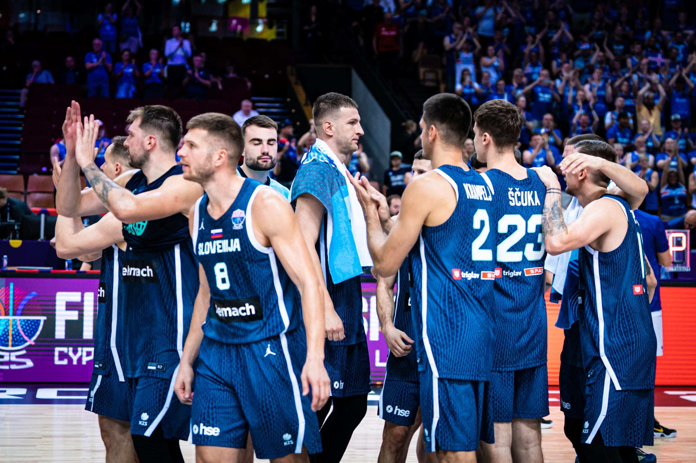 冰岛迎来胜利，闯入欧预赛四强