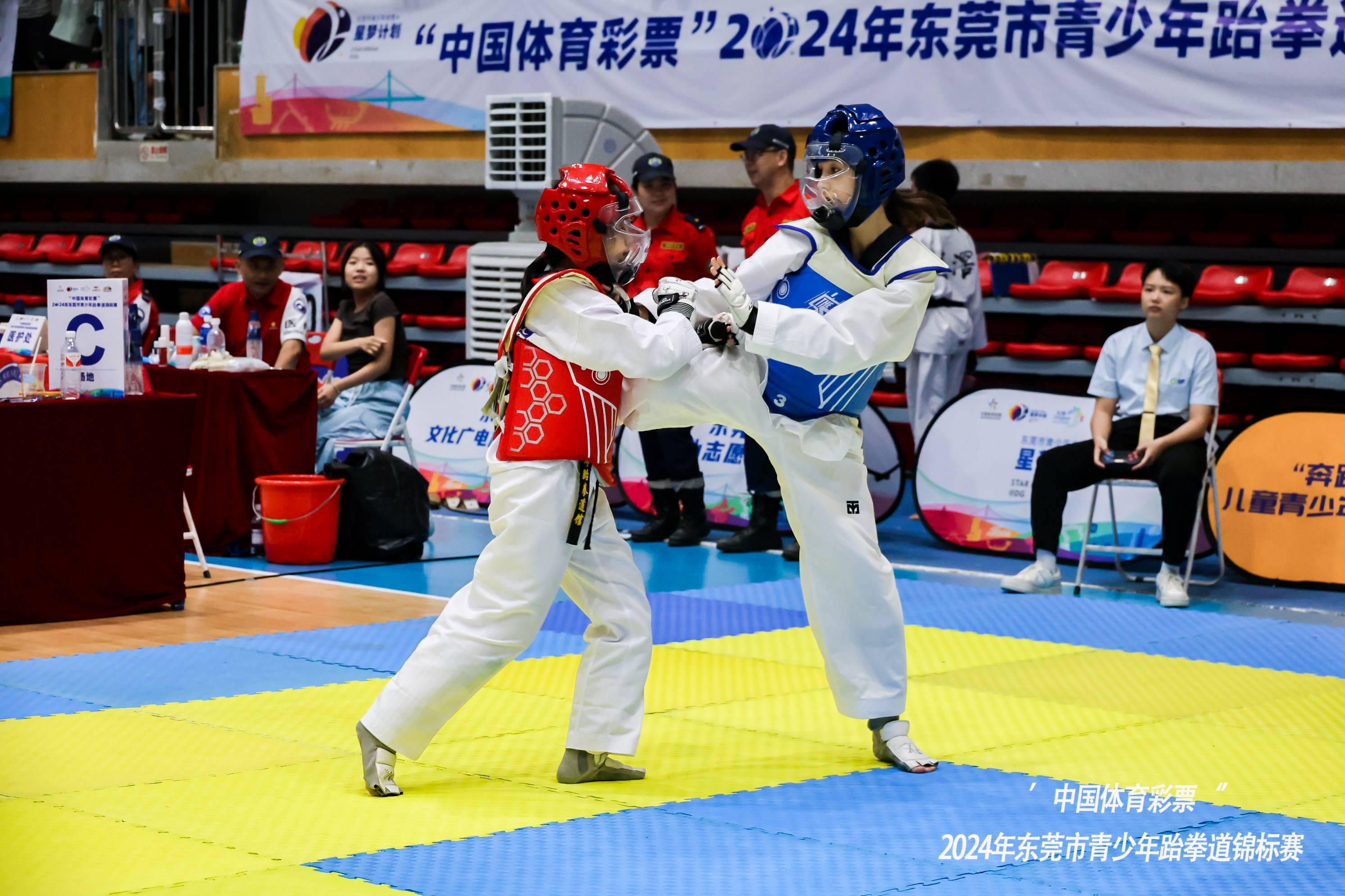 跆拳道比赛精彩纷呈，技艺高超